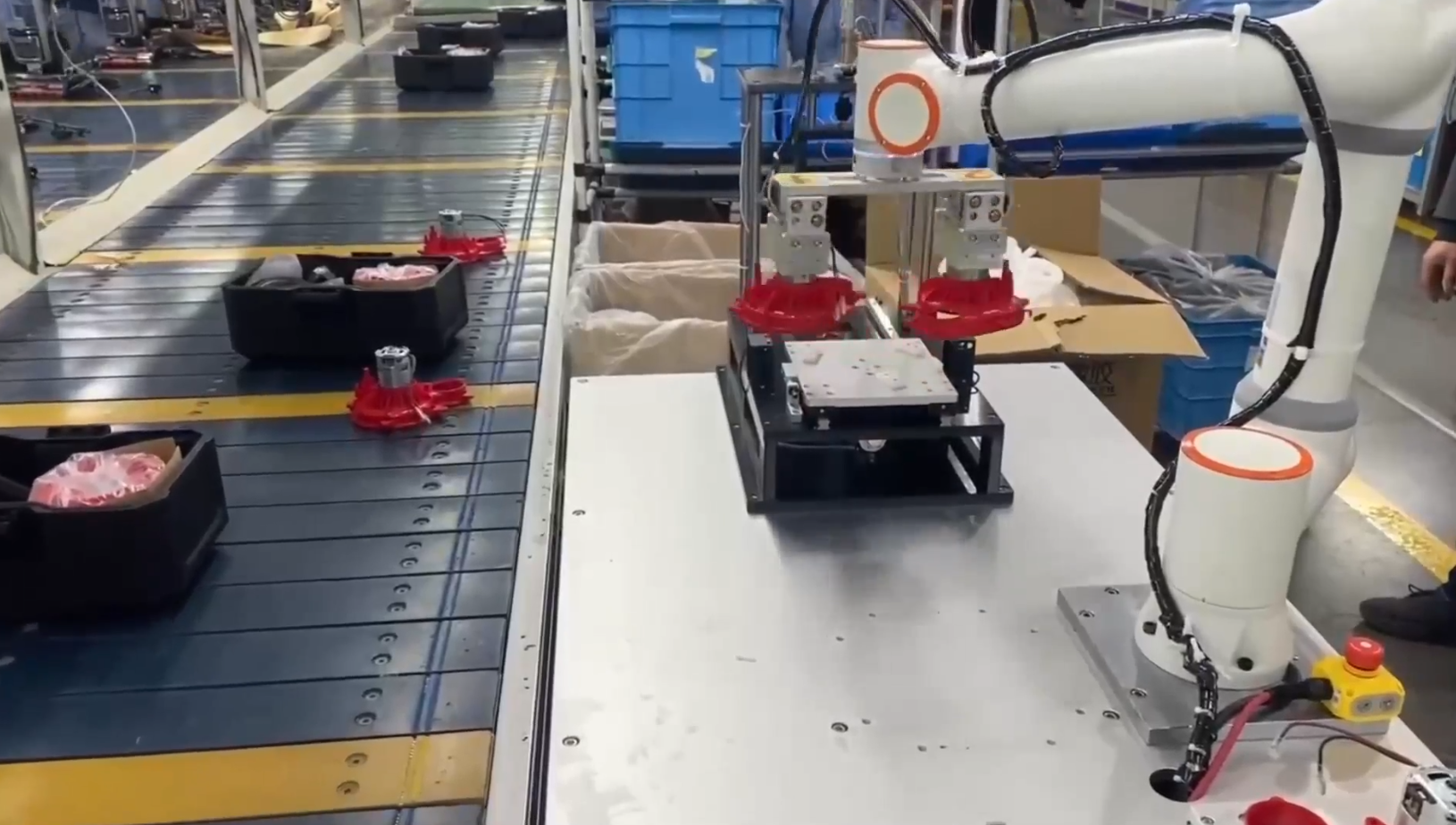 Pick & place of plastic parts with Fairino FR 5 robot